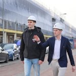 Projectmanager op het werk met commercieel manager van KBK bouwgroep
