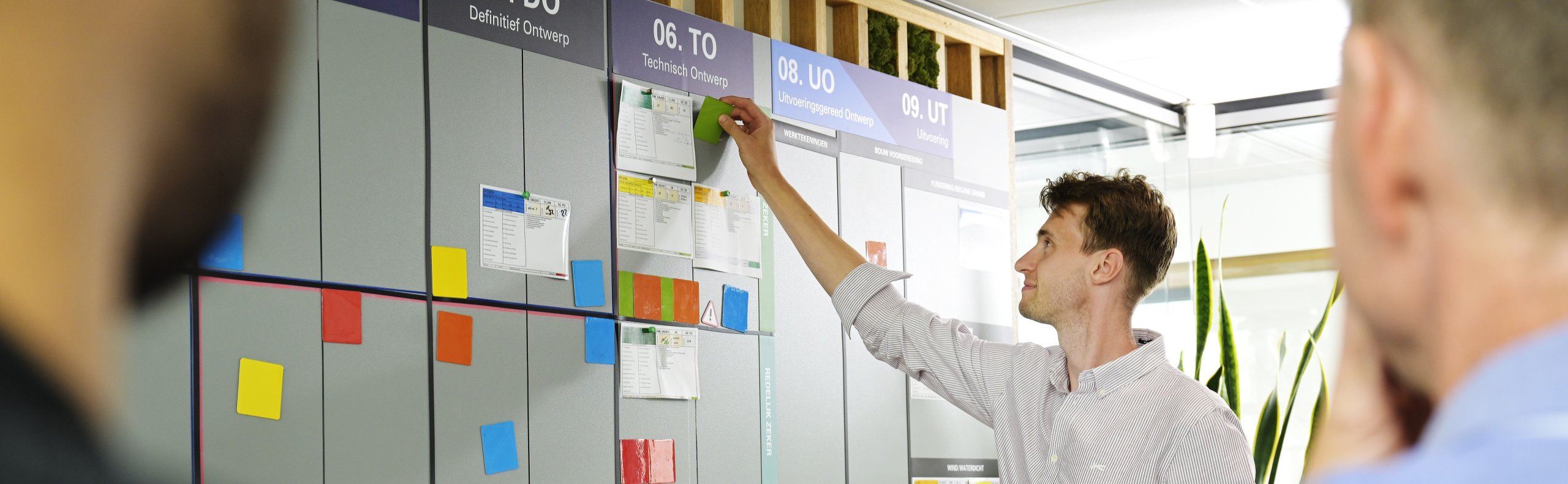 Werkvoorbereider Ard die zijn werk doet bij KBK bouwgroep
