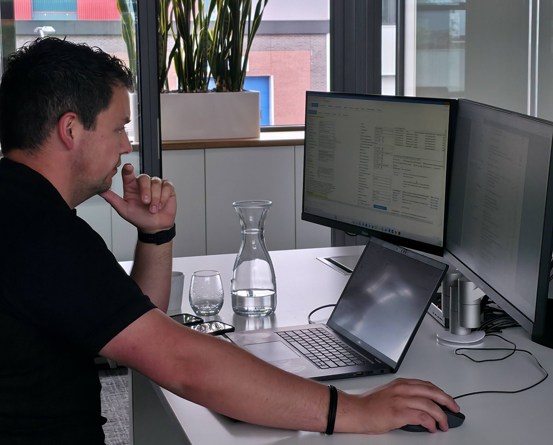 Collega Casper aan het werk bij KBK bouwgroep